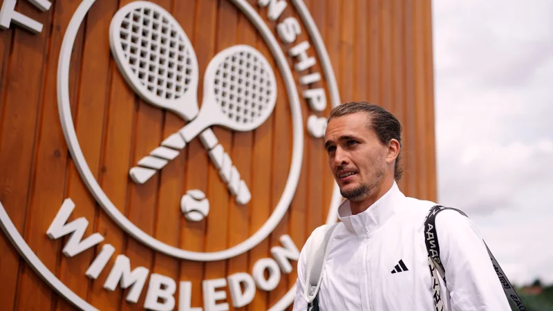 Alexander Zverev ist in Wimbledon noch nie weiter als bis ins Achtelfinale gekommen. - © Zac Goodwin/PA Wire/dpa