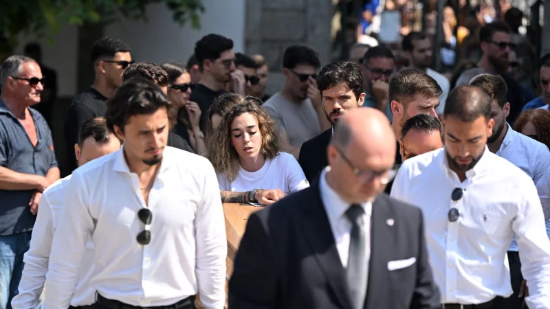 Rute Cardoso trauert am Sarg ihres verstorbenen Mannes Diogo Jota. - © Pa/PA Wire/dpa