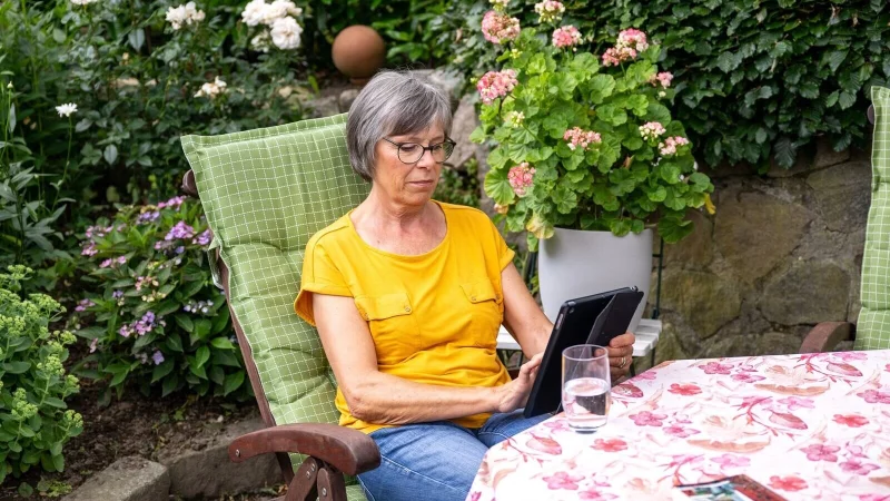 Kommt die Rente diesmal p&uuml;nktlich? Eigentlich sollte alles trotz neuer EU-&Uuml;berweisungsregeln wie gewohnt klappen. - &copy; Benjamin Nolte/dpa-tmn