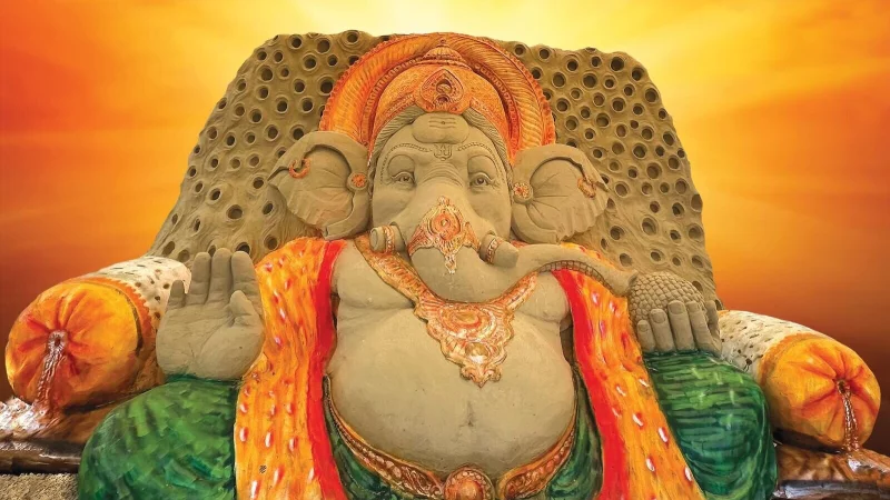 Hindu-Gott Ganesha h&auml;lt Hof - als Sandfigur im englischen Weymouth. - &copy; Julien Lightfoot/SandWorld Weymouth/dpa-tmn