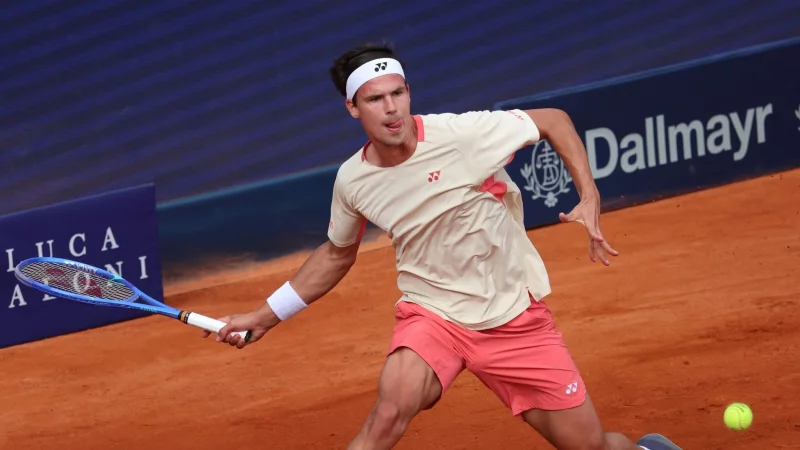 Für Daniel Altmaier ist das Turnier in Hamburg schon wieder vorbei. - © Karl-Josef Hildenbrand/dpa