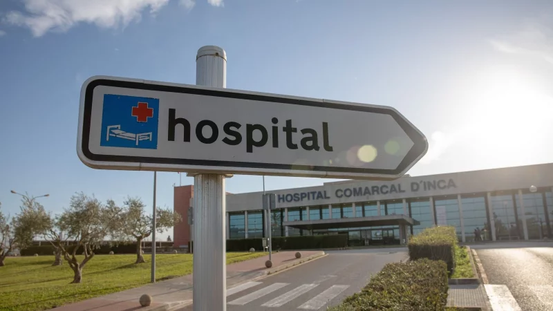 Krankenhausaufenthalte im Ausland können kostspielig werden. Eine Reisekrankenversicherung schützt vor hohen finanziellen Risiken. - © Clara Margais/dpa/dpa-tmn