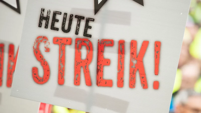 Je nach betrieblicher Regelung kann ein Streiktag zu K&uuml;rzungen f&uuml;hren. - &copy; Christophe Gateau/dpa/dpa-tmn