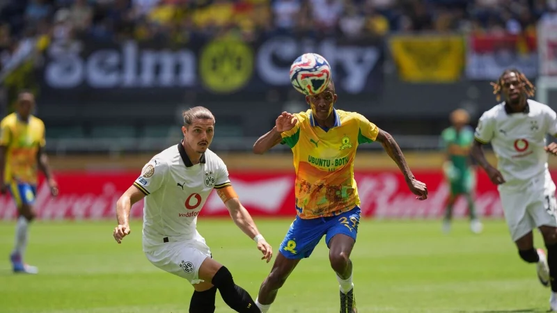 Marcel Sabitzer (l.) betrieb bei der Club-WM bislang wenig Eigenwerbung - © Carolyn Kaster/AP/dpa