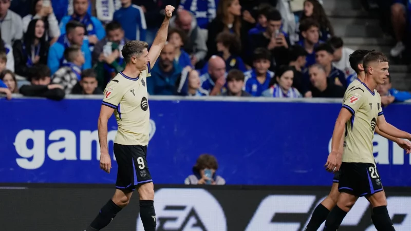 War der Matchwinner für Barcelona: Robert Lewandowski - © Jose Breton/AP/dpa