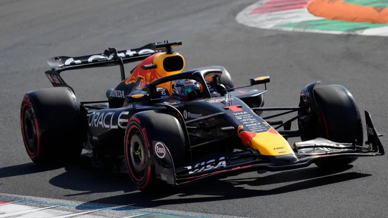 Verstappen holt die 45. Pole seiner Karriere. - © Luca Bruno/AP/dpa