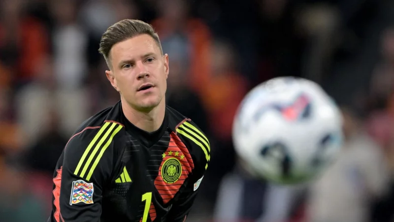 Nationaltowart Marc-André ter Stegen fällt mehrere Monate aus. - © Federico Gambarini/dpa