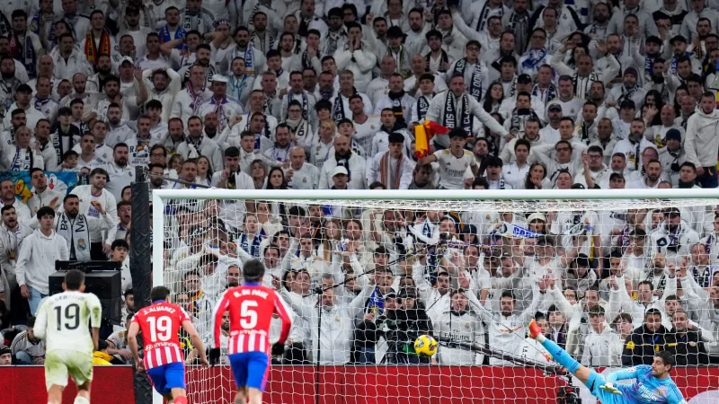 Hier trifft Alvarez per Elfmeter, doch sp&auml;ter hatte er mit einem Versuch Pech. - &copy; Manu Fernandez/AP/dpa