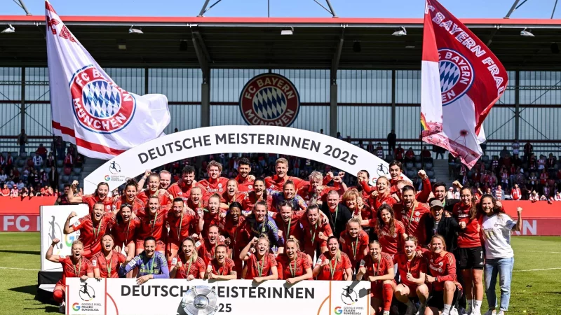 Sie sind die Gejagten: Die Bayern-Fußballerinnen. - © Harry Langer/dpa