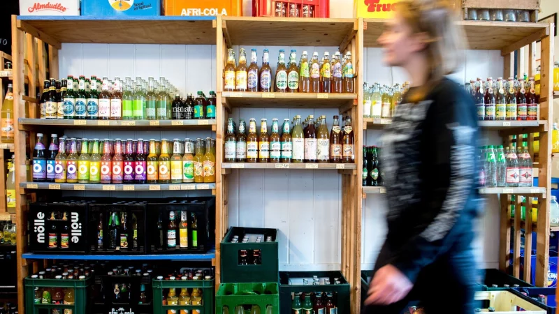 Limonade sollte nicht als Durstlöscher getrunken werden, sondern ist eine Süßigkeit - im wahrsten Wortsinn. - © Hauke-Christian Dittrich/dpa