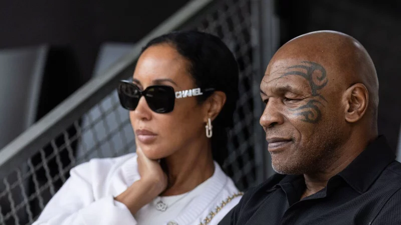 Mike Tyson und Ehefrau Lakiha Spicer gucken Tennis in Berlin. - &copy; Hannes P. Albert/dpa
