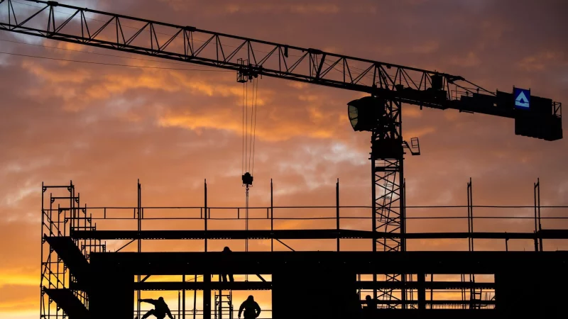 Da geht die Sonne f&uuml;r Investorinnen und Investoren auf: F&uuml;r vermieteten Wohnungsneubau lassen sich noch vier Jahre lang zus&auml;tzliche Sonderabschreibungen vornehmen. - &copy; Julian Stratenschulte/dpa