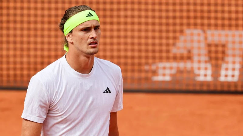 Alexander Zverev steht in Hamburg im Achtelfinale. - © Frank Molter/dpa