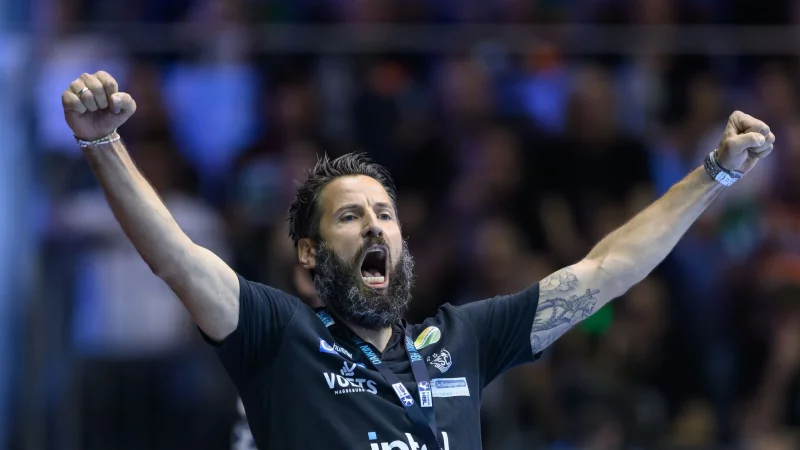 Trainer Bennet Wiegert bleibt mit dem SC Magdeburg im Titelrennen um die deutsche Meisterschaft. - © Hendrik Schmidt/dpa