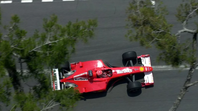 Ein Formel-1-Ferrari von Michael Schumacher ist für knapp 16 Millionen Euro versteigert worden. - © picture alliance / Oliver Multhaup/dpa