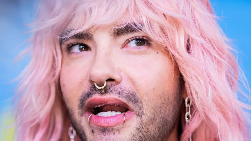 Bill Kaulitz tritt diesen Monat im Radiosender 1Live auf (Archivbild). - © Christoph Soeder/dpa