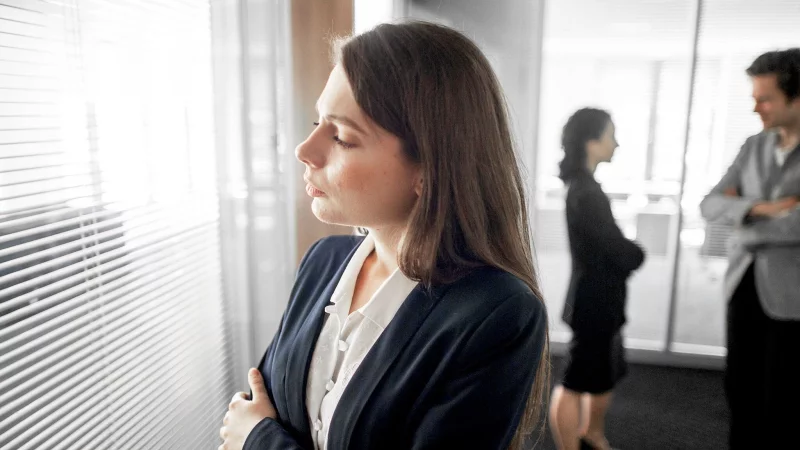 Sind die Kollegen schwierig oder ich? Ein ehrliches Hinterfragen kann Spannungen lösen und so für mehr Offenheit im Team sorgen. - © Klaus-Dietmar Gabbert/dpa-tmn