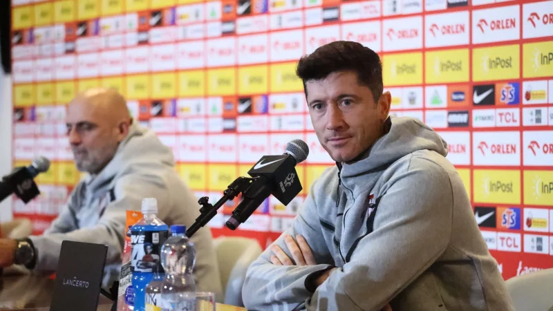 Nicht mehr für Polen? Robert Lewandowski überrascht. - © Leszek Szymanski/PAP/dpa