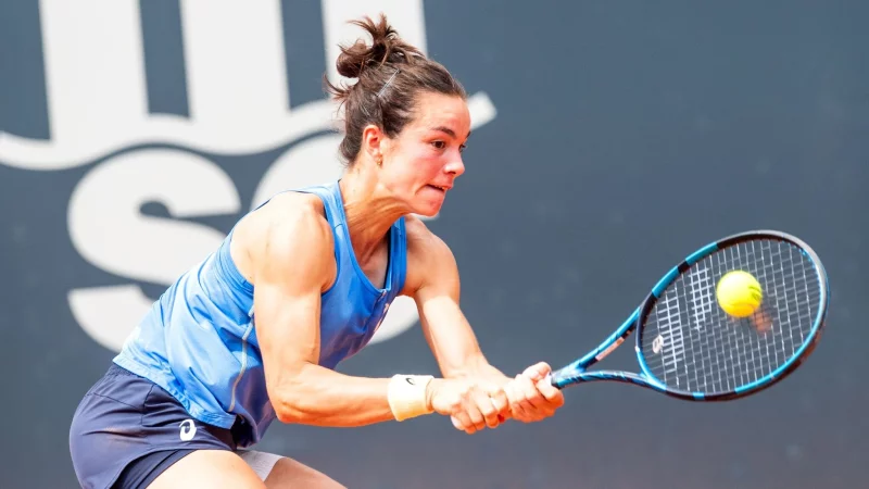 Lois Boisson gewann den Titel beim WTA-Turnier in Hamburg. - © Daniel Bockwoldt/dpa/Daniel Bockwoldt