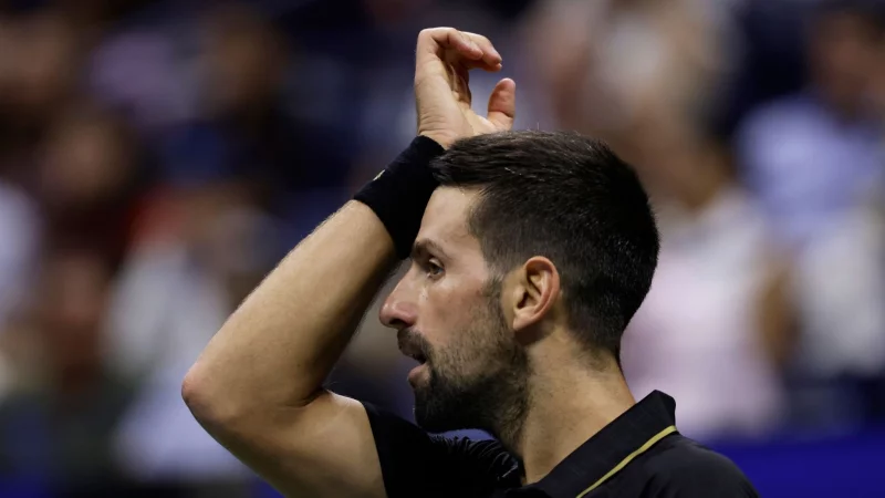 Novak Djokovic musste in seiner Drittrundenpartie einen Satzverlust gegen Cameron Norrie verdauen. - © Adam Hunger/FR110666/AP/dpa