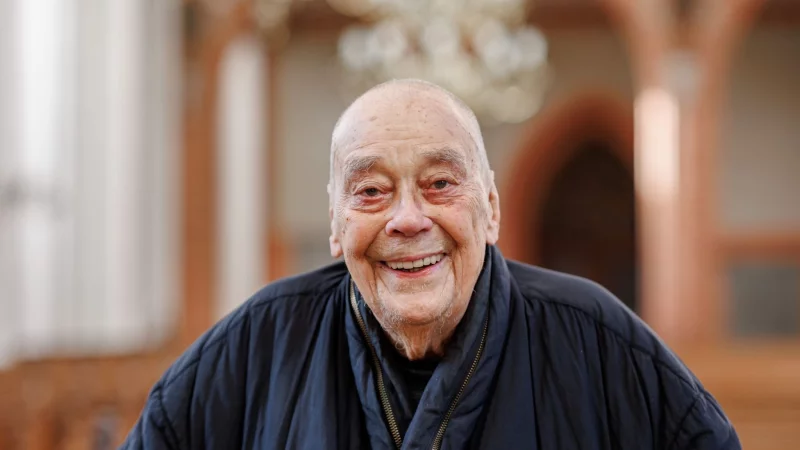Bei einer Trauerfeier im Schweriner Dom wurde des mit 95 Jahren gestorbenen Künstlers Günther Uecker gedacht. (Archivbild) - © Markus Scholz/dpa