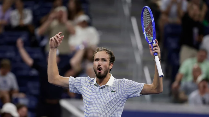 Daniil Medwedew erhielt eine Geldstrafe f&uuml;r seine Ausraster. - &copy; Adam Hunger/AP/dpa
