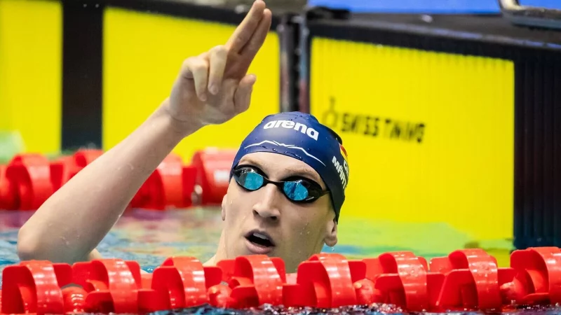 Lukas Märtens gehört bei der Schwimm-WM in Singapur über 400 Meter Freistil zu den Topfavoriten. - © Christoph Soeder/dpa