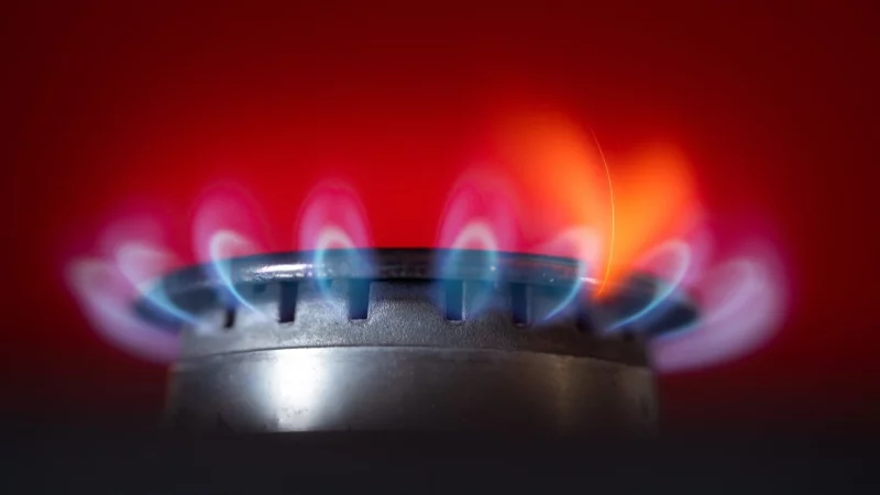 Gas- und Stromtarife zu vergleichen, bedeutet Aufwand. Wechselservices wollen Verbrauchern diese Arbeit erleichtern. «Stiftung Warentest Finanzen» (Ausgabe 9/2025) hat neun Dienstleister getestet. - © Frank Rumpenhorst/dpa/dpa-tmn