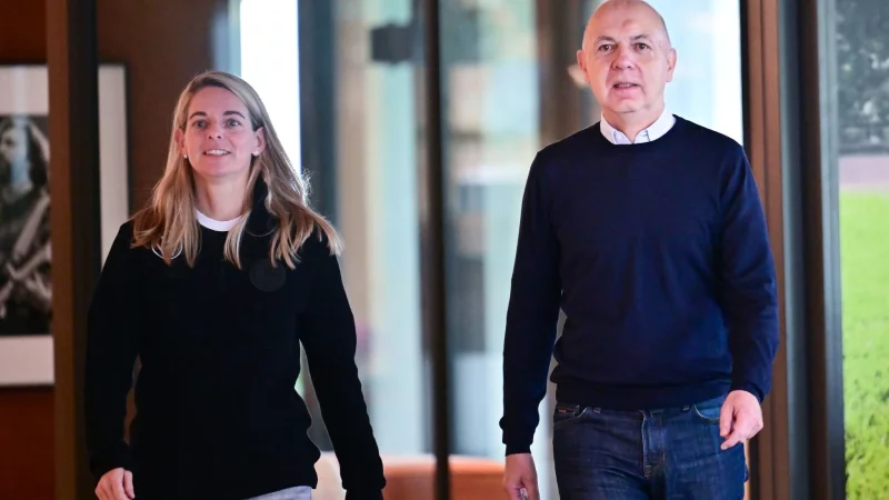 Die DFB-Funktionäre Nia Künzer und Bernd Neuendorf hoffen, dass die EM 2029 in Deutschland stattfindet. (Archivbild) - © Sebastian Christoph Gollnow/dpa