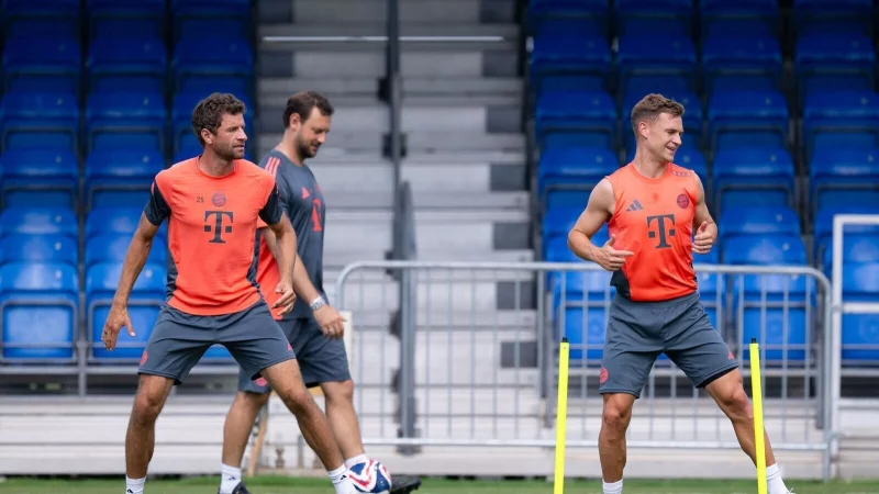 Thomas M&uuml;ller (l) spielt bei der Club-WM letztmals f&uuml;r den FC Bayern - &copy; Sven Hoppe/dpa