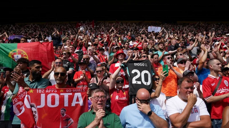 Zahlreiche Fans trauern um Diogo Jota. - &copy; Martin Rickett/PA Wire/dpa