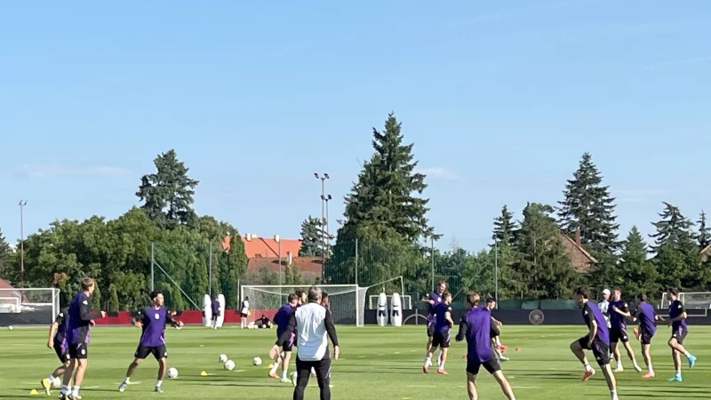 Die U21 bereitet sich auf den Turnierstart vor. - © Christian Kunz/dpa