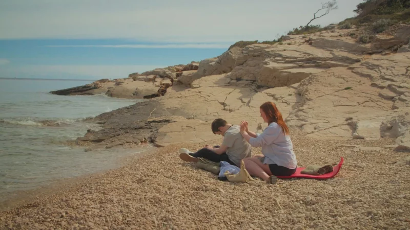 Ziel der Show ist, dass die Teilnehmer ihre Unschuld verlieren. - &copy; -/Channel 4/dpa