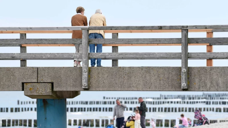 Den Ruhestand genießen: Mit dem Rentenbescheid und der ersten Zahlung beginnt der neue Lebensabschnitt. - © Frank Hormann/dpa/dpa-tmn