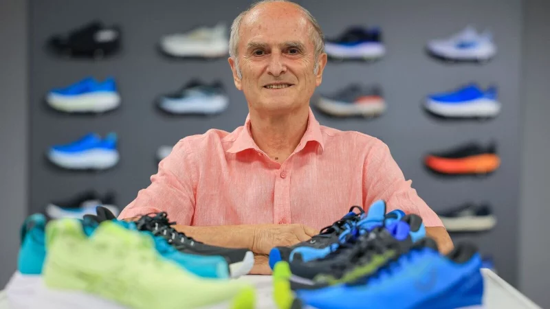 Ein Leben für das Laufen: Olympiasieger Waldemar Cierpinski in seinem Geschäft. - © Jan Woitas/dpa