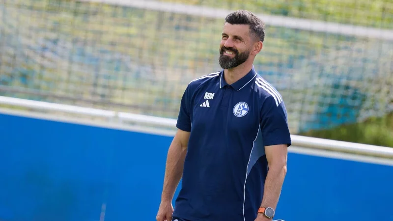 Trainer Miron Muslic kam vom englischen Zweitliga-Absteiger Plymouth. - © Bernd Thissen/dpa