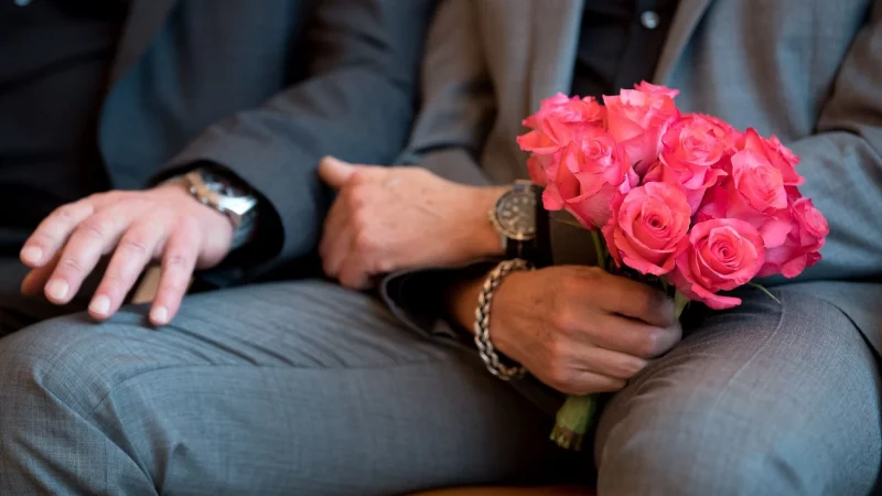 Frisch vermählt? Dann können neue Ausweisdokumente erforderlich werden. Die bisherigen könnten ihre Gültigkeit verloren haben. - © Sven Hoppe/dpa/dpa-tmn