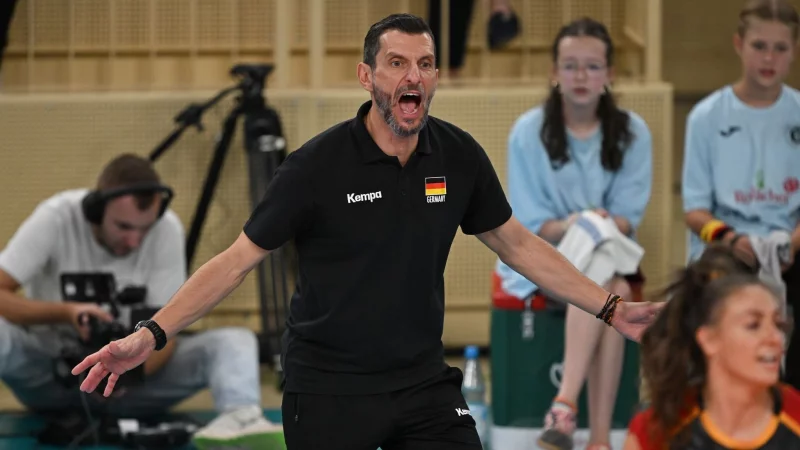 Das deutsche Team verpasste den Gruppensieg. - © Arne Dedert/dpa