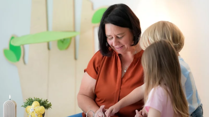 Nicole Peters arbeitet seit mehr als 30 Jahren als p&auml;dagogische Fachkraft in einer Kindertagesst&auml;tte. - &copy; Kirsten Neumann/dpa-tmn