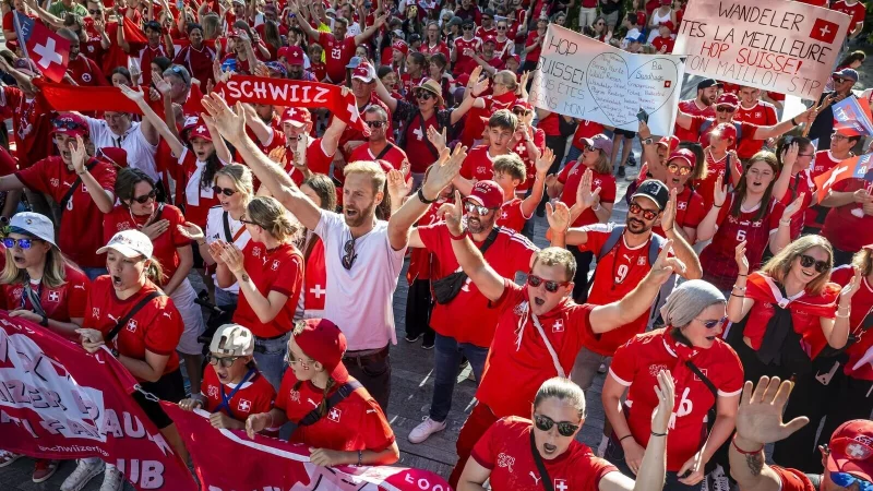 N&auml;chster Festtag der Schweizer Fans in Bern. - &copy; Jean-Christophe Bott/KEYSTONE/dpa