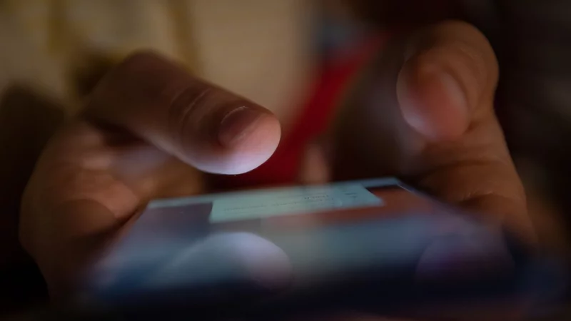 Der Digital Services Act stärkt diMehr Schutz im Netz: Trusted Flagger geben Hinweisen auf Rechtsverstöße im Netz Priorität.e Rechte der Nutzerinnen und Nutzer. - © Sebastian Gollnow/dpa