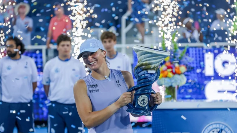 Iga Swiatek ist erstmals Siegerin beim Tennis-Turnier in Cincinnati. - © Scott Stuart/ZUMA Press Wire/dpa