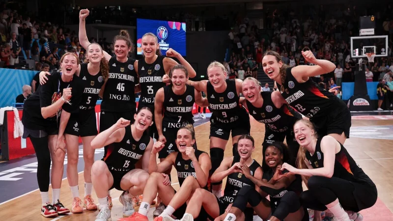 Deutschlands Basketballerinnen freuen sich auf die K.o.-Runde in Pir&auml;us. - &copy; Christian Charisius/dpa