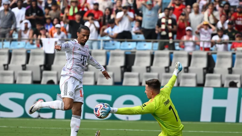 Mehrere Chancen, aber kein Tor: Leroy San&eacute; im Einsatz gegen Benfica Lissabon. - &copy; Sven Hoppe/dpa