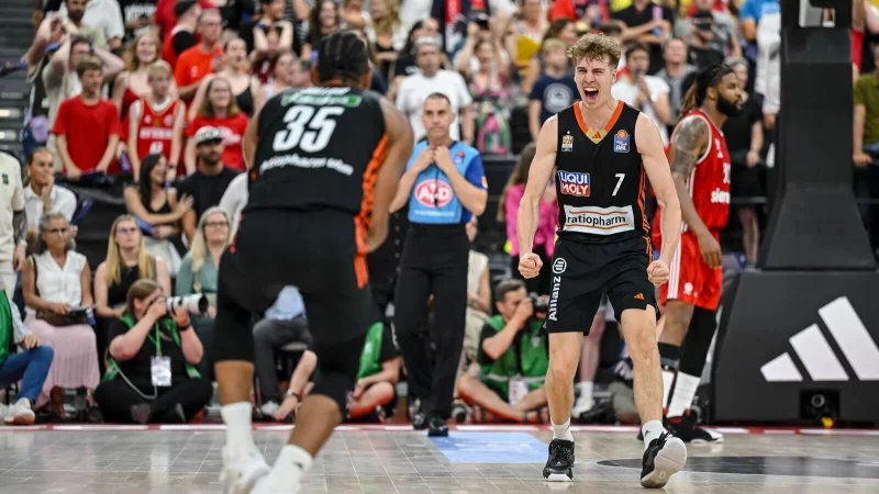 Ulmer Jubel: Dem Meister von 2023 fehlt nur noch ein Sieg zum erneuten Titel. - © Harry Langer/dpa