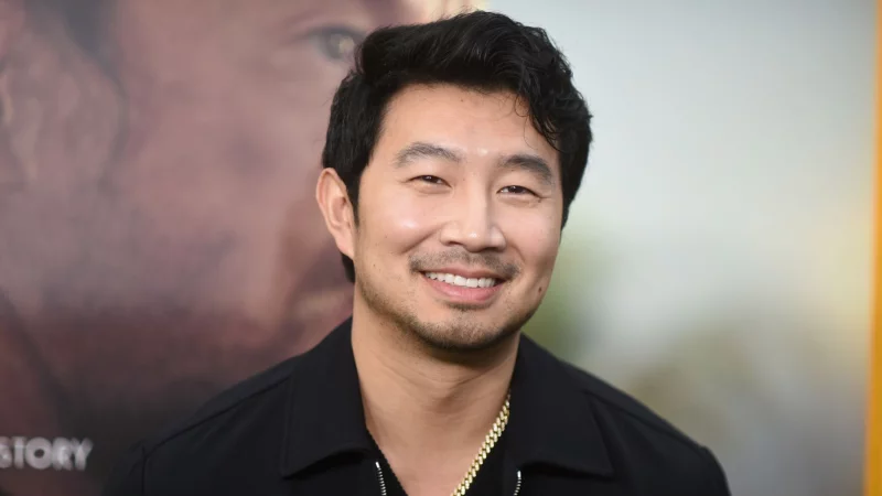 Marvel-Star Simu Liu hat sich verlobt. (Archivbild) - © Richard Shotwell/Invision via AP/dpa