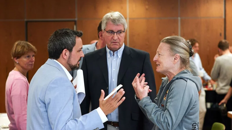 Viel Diskussionsstoff in kleinen Gruppen. - &copy; Hannes P. Albert/dpa