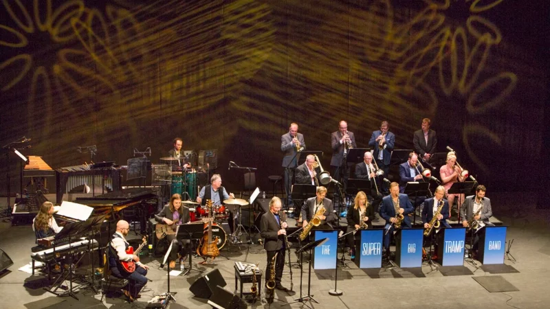 Der britische Musiker John Helliwell hat die Songs seiner früheren Band Supertramp mit einer Big Band neu aufgenommen. - © William Ellis/EarlyBird Records/Universal/dpa