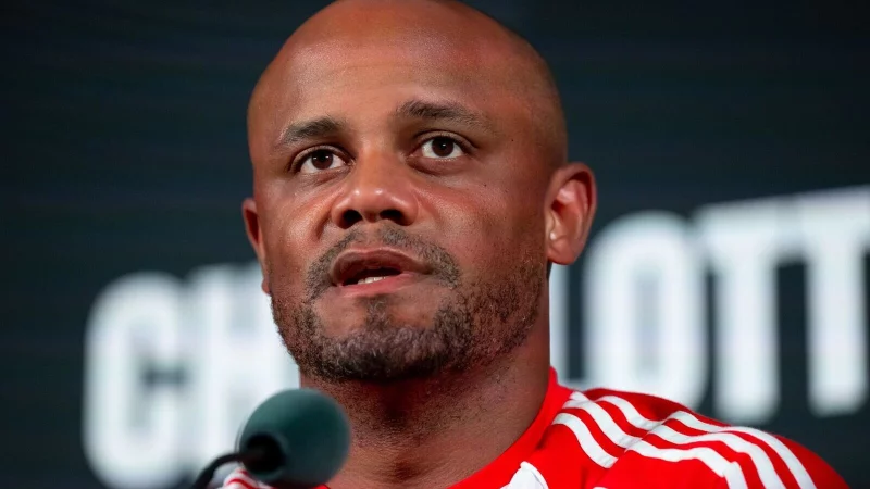 Vincent Kompany äußert sich zur WM-Rolle von Manuel Neuer. - © Sven Hoppe/dpa