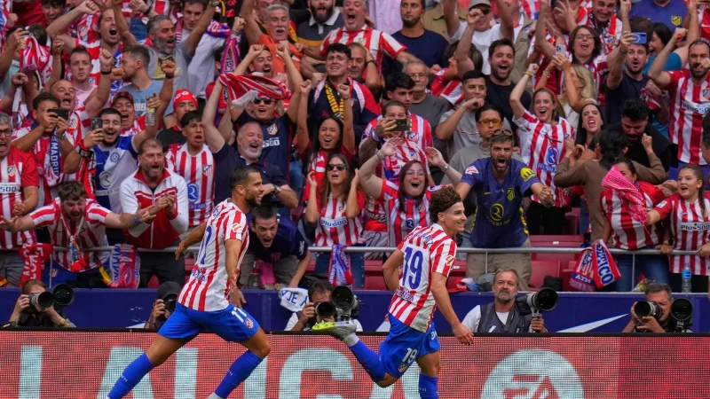 Weltmeister Julian Alvarez sorgte nach der Pause f&uuml;r die Entscheidung. - &copy; Manu Fernandez/AP/dpa